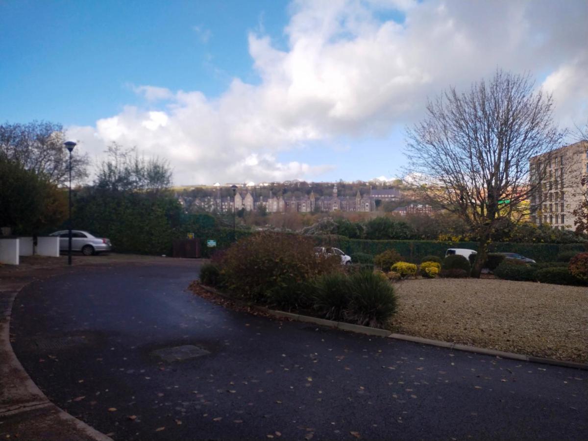 Crescent Apartments Homestay Cork Exterior foto