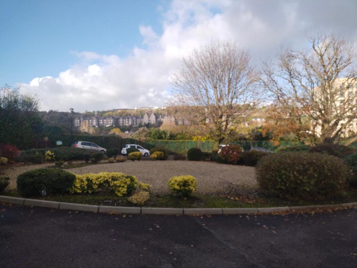 Crescent Apartments Homestay Cork Exterior foto